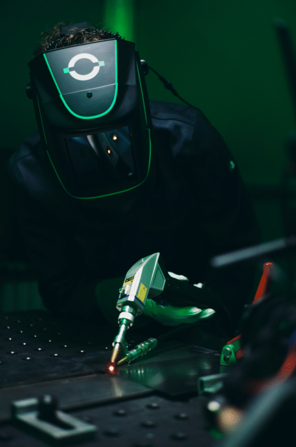 THEO VIZ-R2 Laser Welding Helmet - Image 3